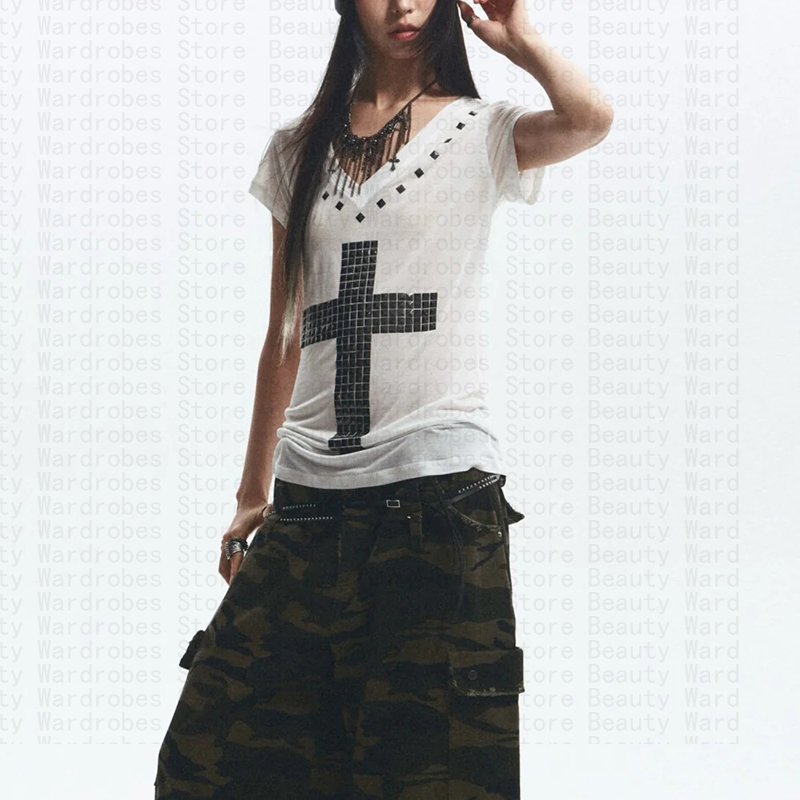 Уникальный топ в стиле рок-гот – обзор и цена Y2K Graphic Baby Tee Crop